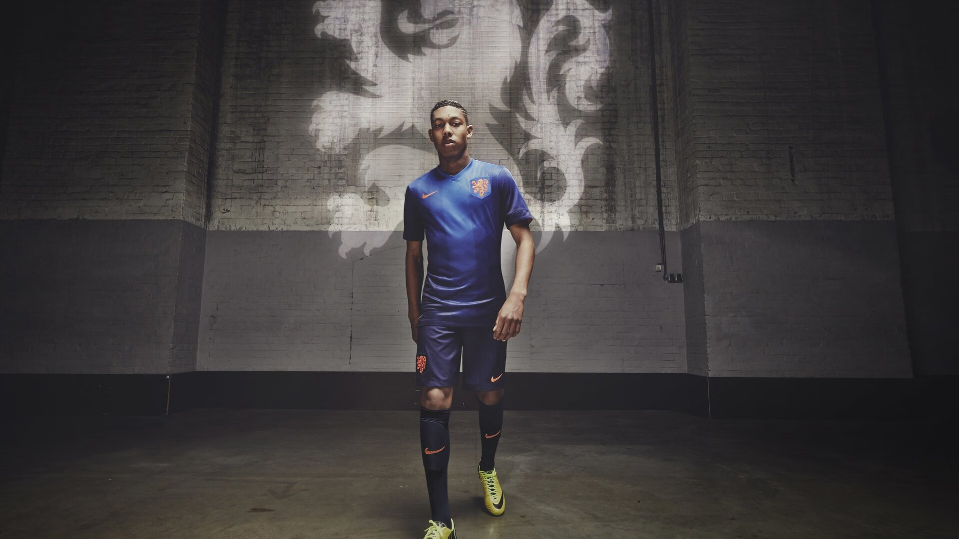 足球青训榜样——优秀教练分享成功经验，足球教练培训视频